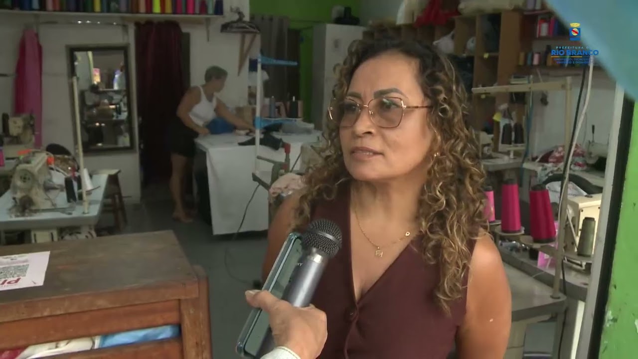 Prefeitura de Rio Branco realiza desobstrução do sistema de drenagem na Rua Coronel Alexandrino