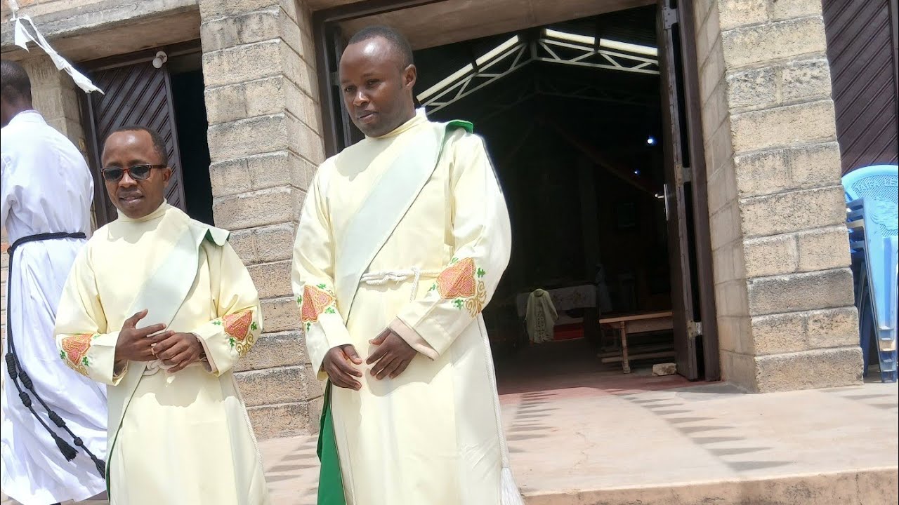 SHEMASI Remsi Mdemu akitoa neno la shukrani kwa Mapadre na waamini wa parokia ya Ulete 