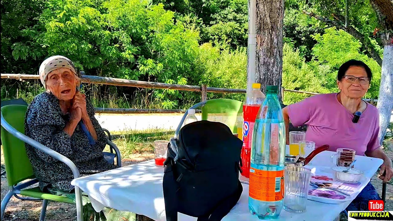 Dvije jetrve i dvije Nure. Jedna pravi najbolju pitu pod sačem , a druga u 76-oj sadijeva sijena