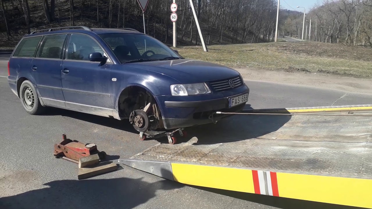 Automobilio sulūžusių šarnirų pakrovimas ant tralo!