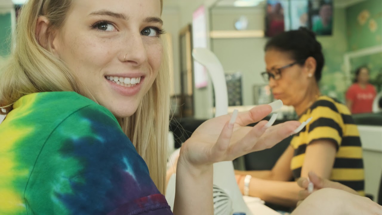 A Day In The Loote - Episode 2:  Emma learns to drive and Loote gets their nails done