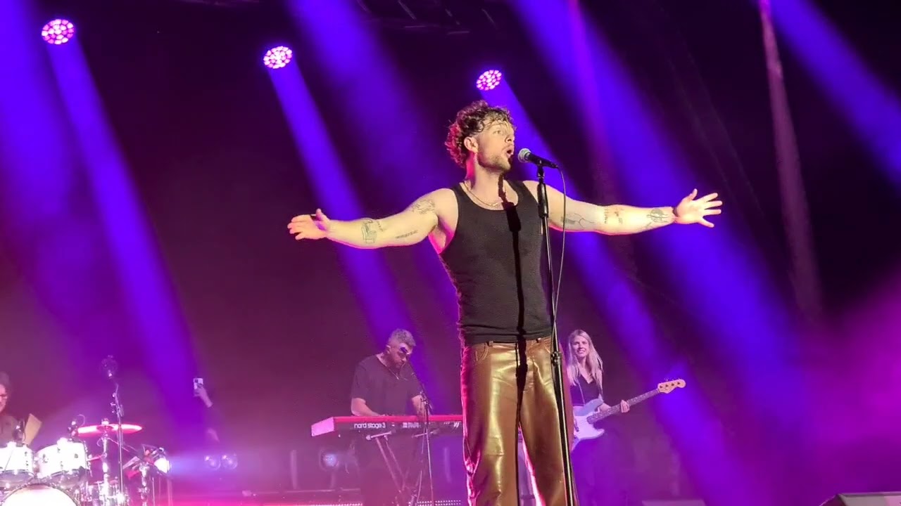 Tom Grennan - Little Bit Of Love - The Piece Hall Halifax - 01/07/2022