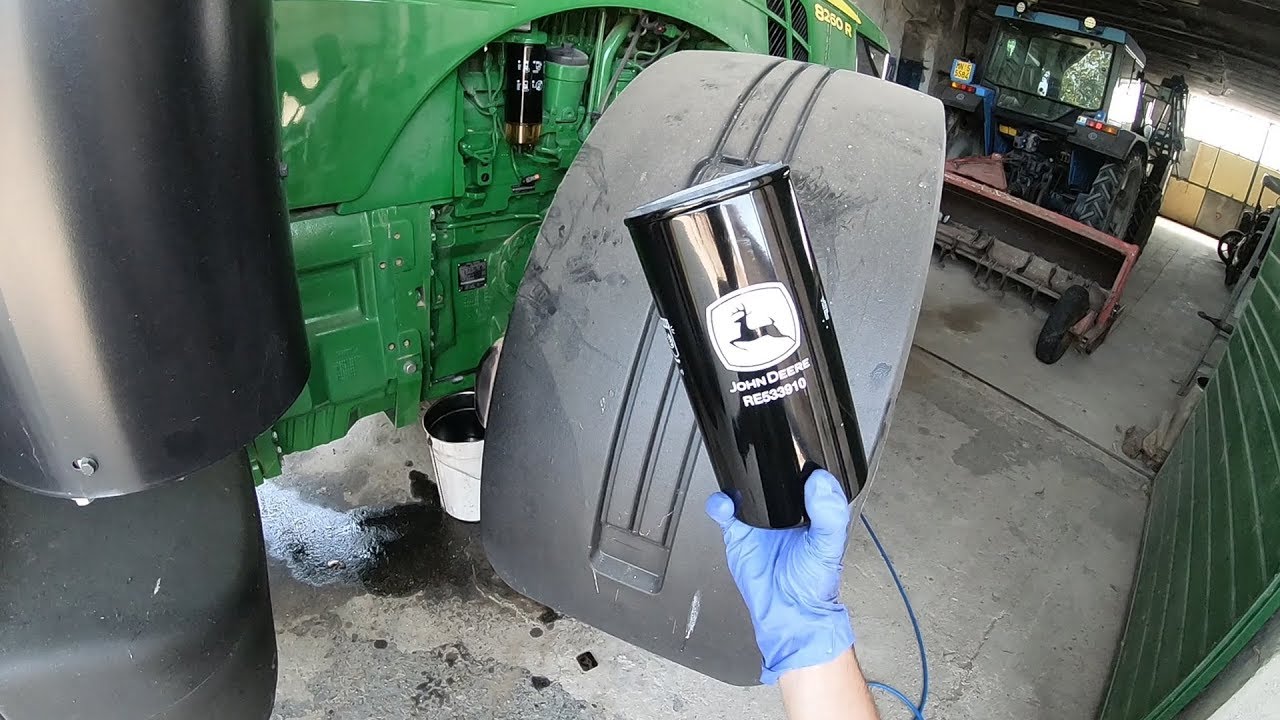 Tractor VLOG EP 17 - JOHN DEERE 8R SOSTITUZIONE FILTRI DEL GASOLIO + PROVA DI AVVIO! [GoPro POV]