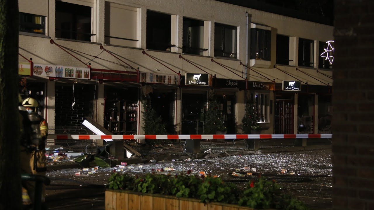 Enorme ravage na explosie bij winkelpand in Heeswijk-Dinther, 20 bewoners geevacueerd