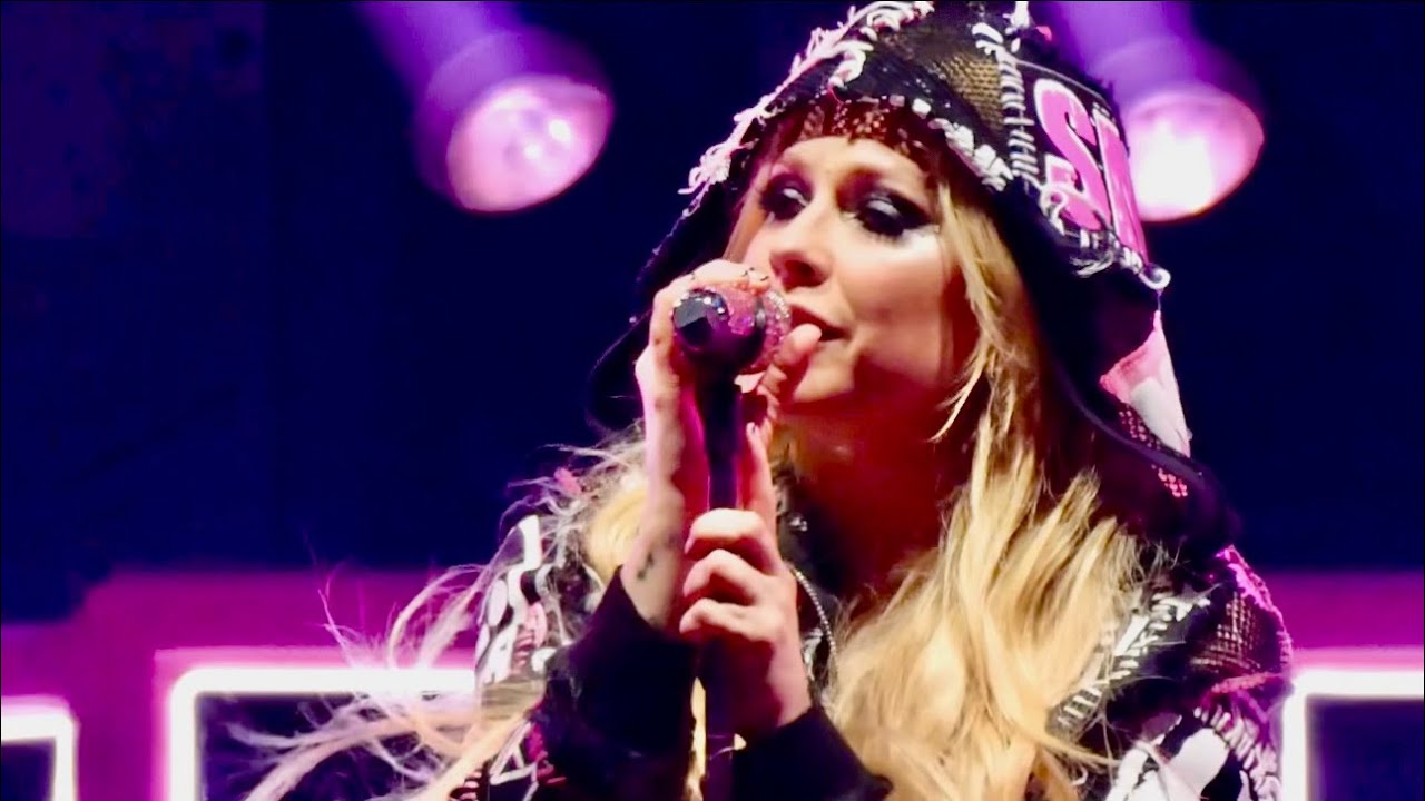 Avril Lavigne – Here's To Never Growing Up – Live from The Greatest Hits Tour at Jones Beach Theater