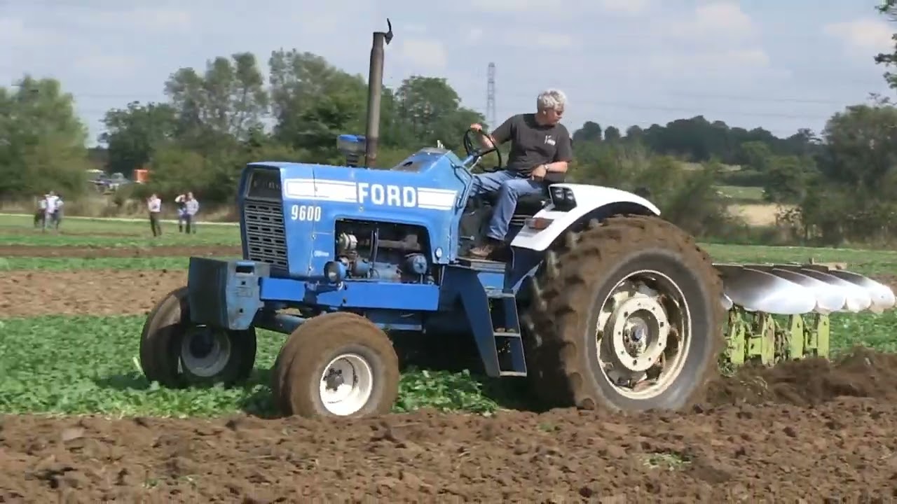 PLOUGHING COMPARISION AT THE BLUE FORCE WORKING WEEKEND 2014