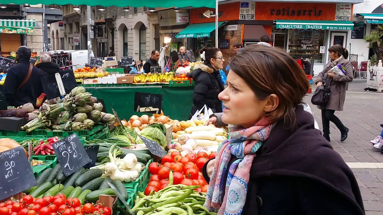 Sur le marché des Capucins à Marseille