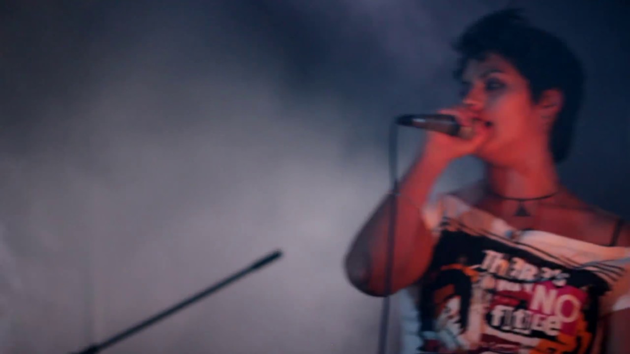 Le Temps - Hall Of Mirrors ( The Distillers Cover )