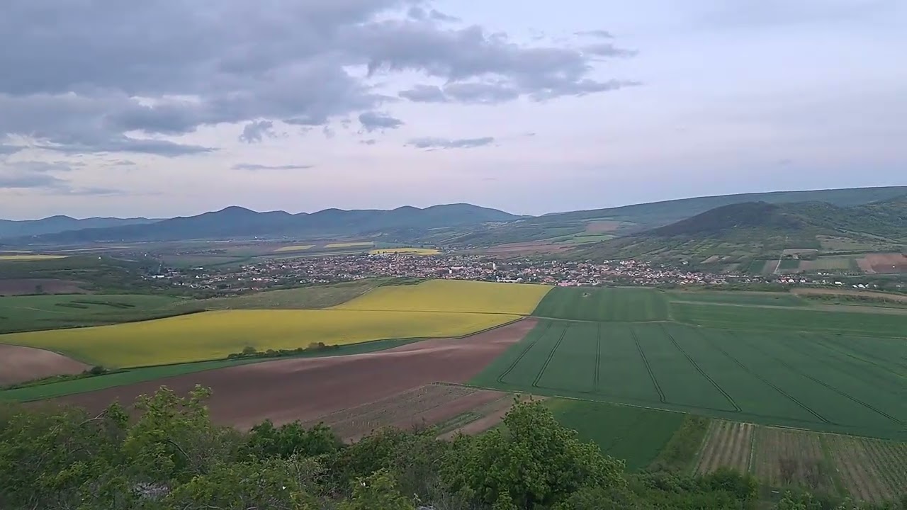 Aba&uacute;jsz&aacute;nt&oacute; panor&aacute;ma pont este.