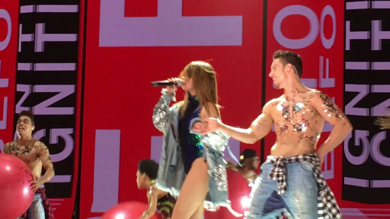 Selena Gomez - Kill Em With Kindness - Revival Tour - 2016-06-28 - Xcel Energy Center; St. Paul