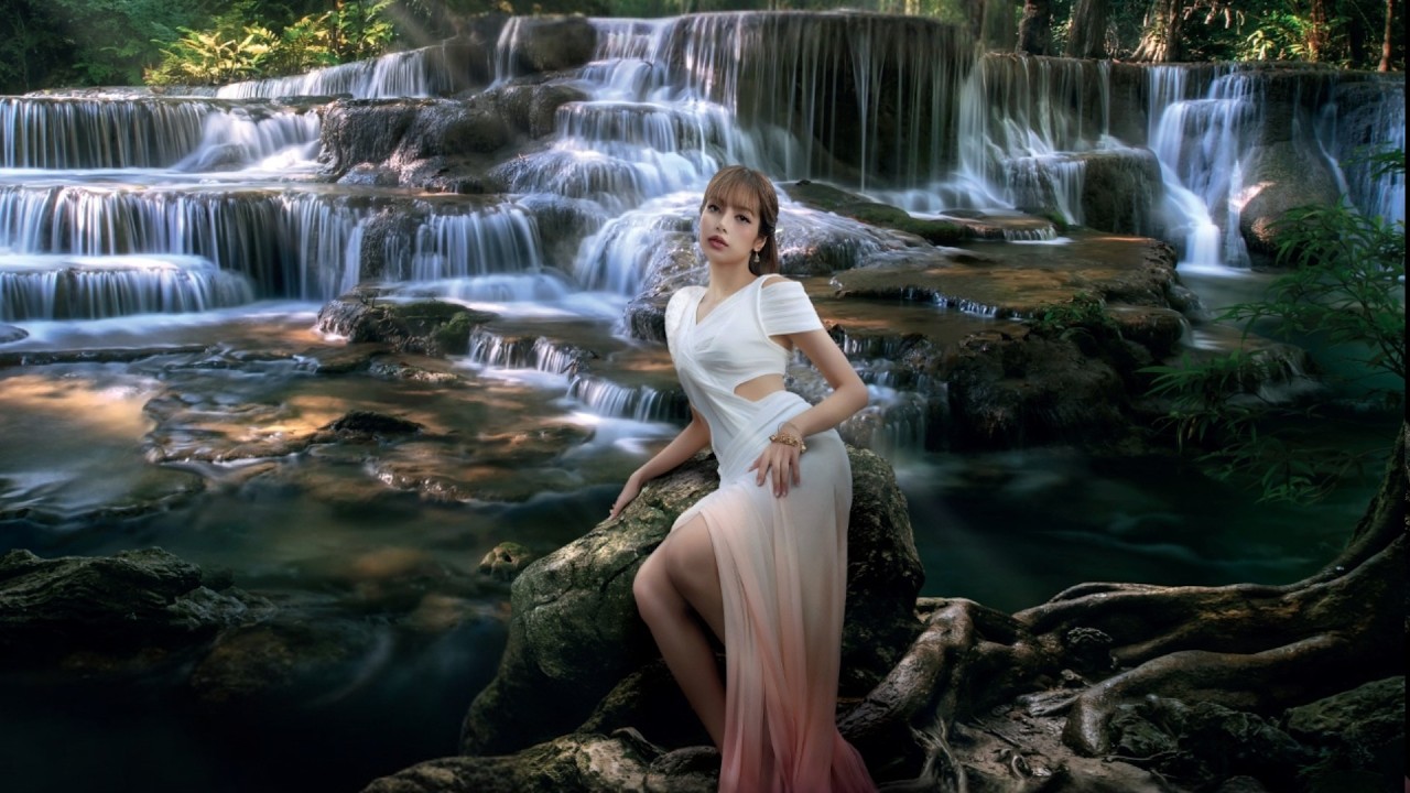 สวยมาก ลิซ่าชวนเที่ยว น้ำตกห้วยแม่ขมิ้น จังหวัดกาญจนบุรี ถ่ายทอดบรรยากาศสงบ ผ่อนคลาย ส่องบรรยากาศกัน