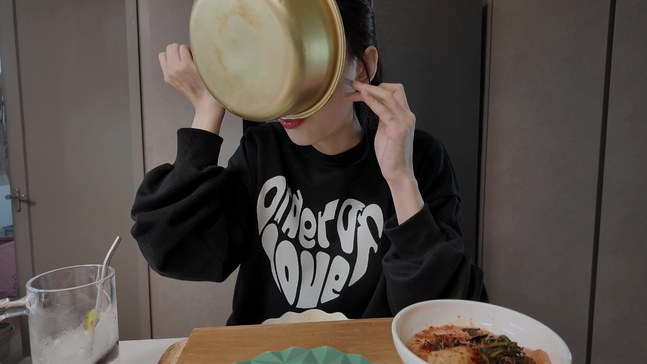 신라면 두 개 끓여먹고 밥까지 말아먹기 국물까지 싹! 2 Packs of Ramen + Rice Mukbang