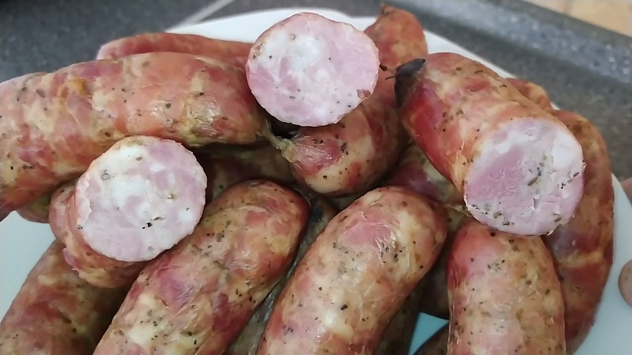 DOMÁCÍ VEPŘOVÉ ŠUNKOVÉ KLOBÁSKY Z UDÍRNY