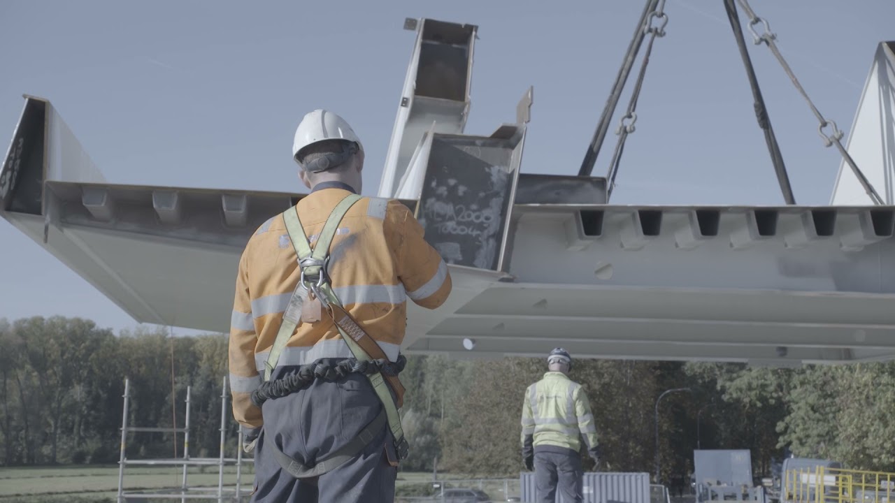Installatie nieuwe wegbrug Ooigem-Desselgem