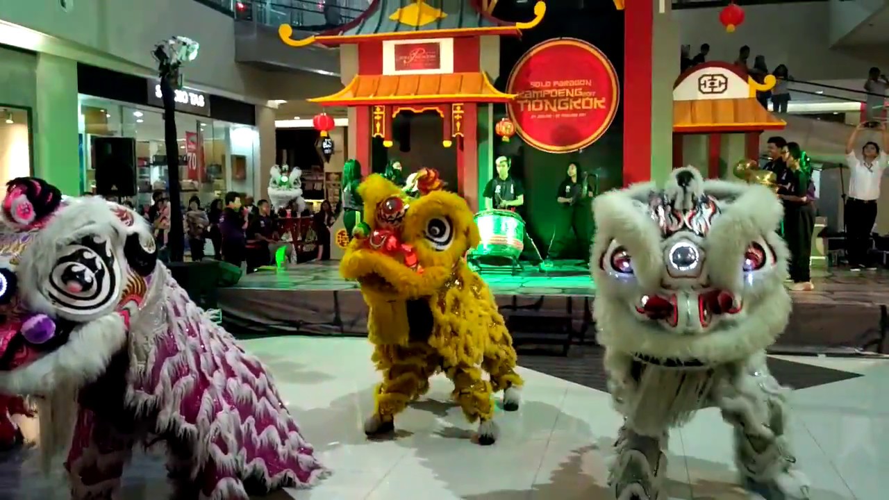 Atraksi 7 Barongsai Solo Paragon Mall 2017 - Tahun Baru Imlek 2017 - Tarian Barongsai
