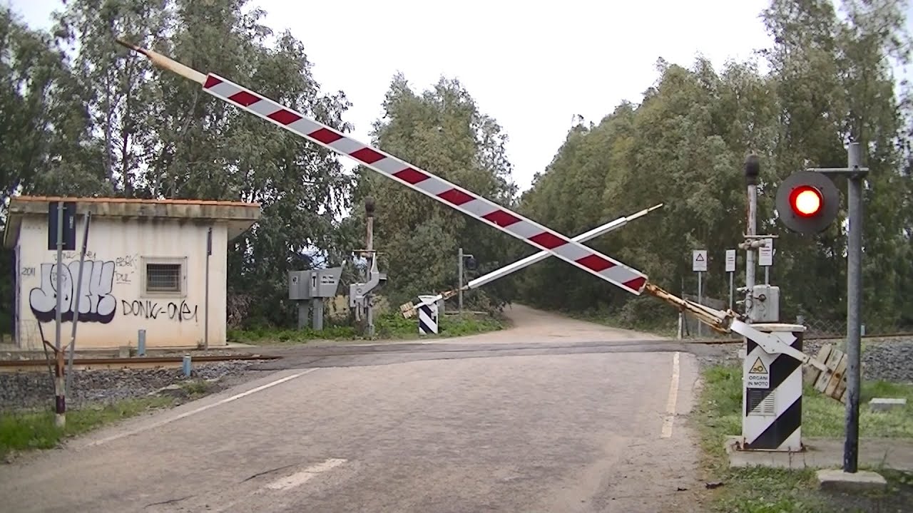 Spoorwegovergang Simaxis (I) // Railroad crossing // Passaggio a livello