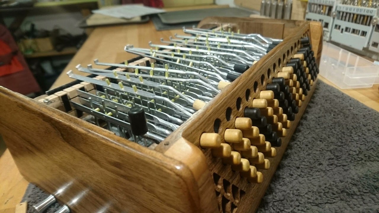 Montage de la mécanique main gauche d'#accordéon 96 basses / #stopmotion d'#atelier de #fabrication