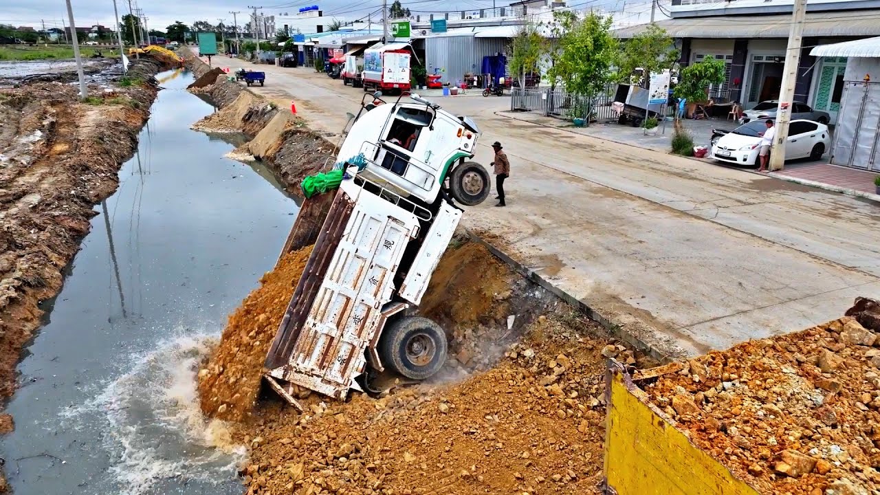 WoW!! Dump Truck Drive Back Unloading Soil Overturned And Recovery By Expert 12 Wheel Crane