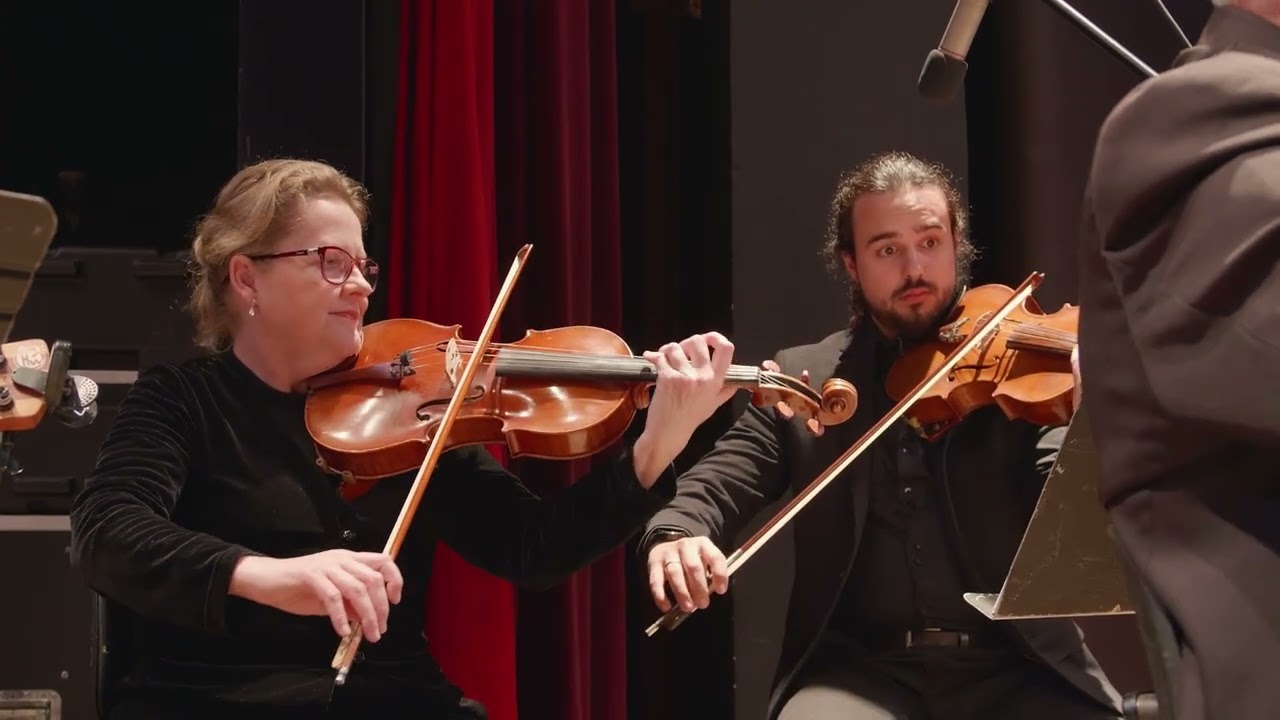 BEIJO DA NOITE - JULIE WEIN E ORQUESTRA DO PROJETO SOCIAL CORDAS DO IGUAÇU 
