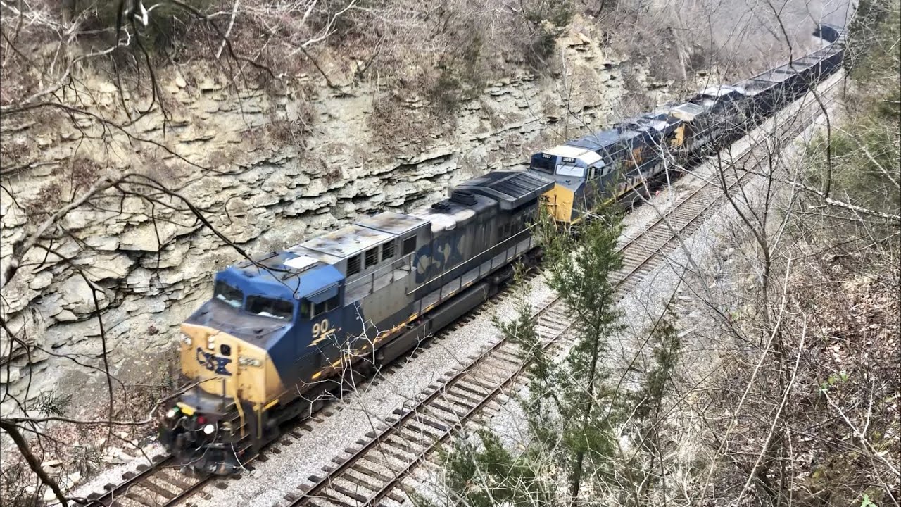 Cliff Climbing To Film 3 Locomotive CSX Mixed Freight!  Looking Down On Fast Freight Train On L&N RR