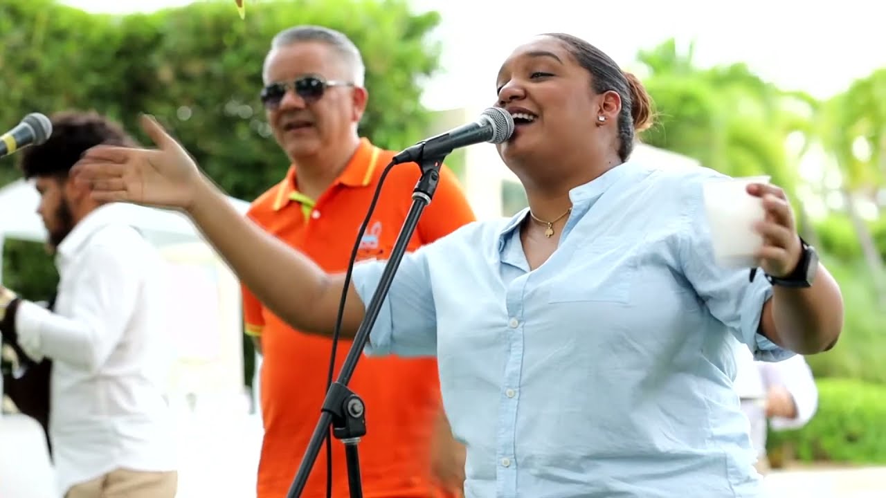 Nelly Bless | Brindis | Video En Vivo