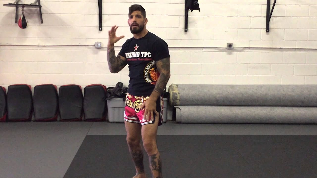 Muay Thai Kickboxing Fundamentals (How to Throw a Jab and a Cross)