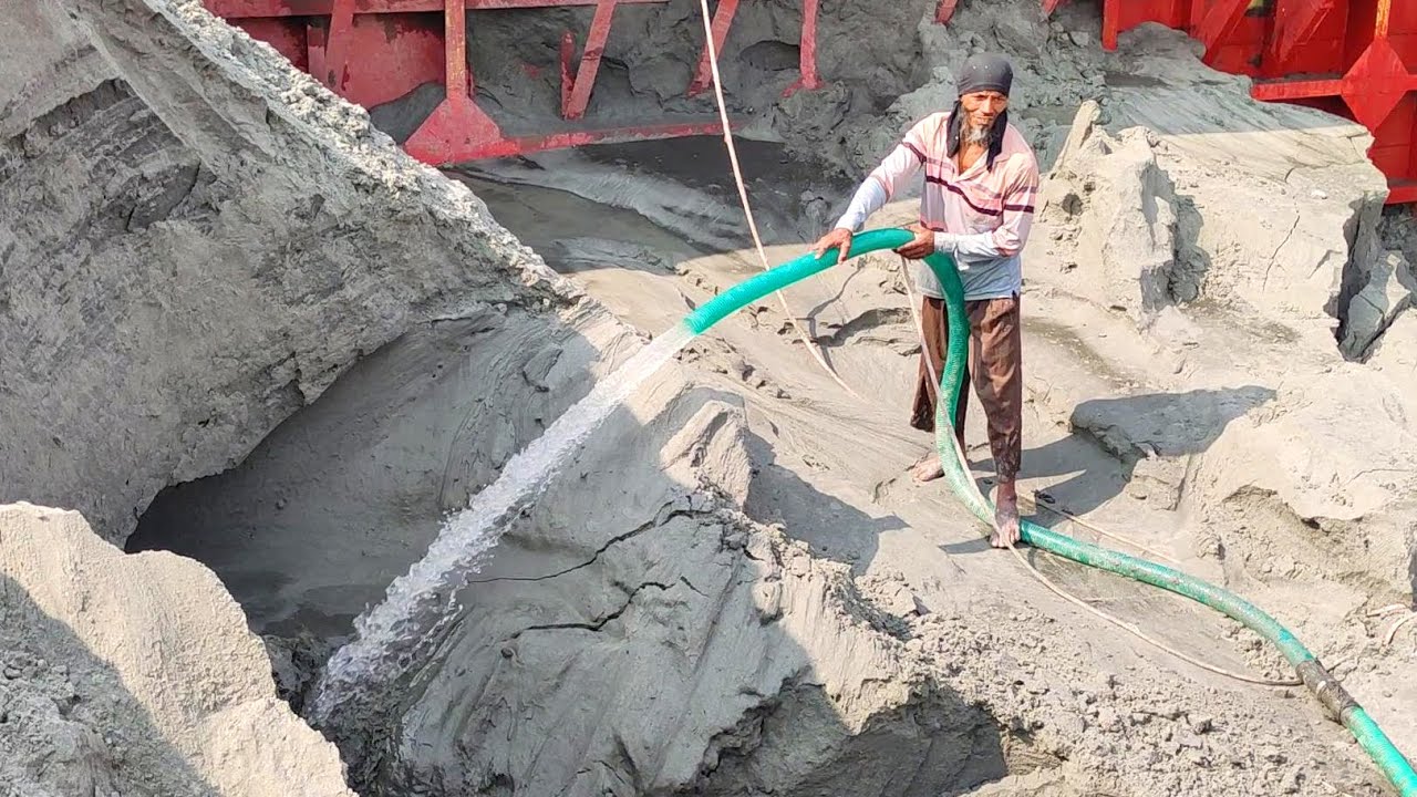 Incredible Worker vs. Tons of Sand | High-Pressure Water Unloading a Barge | Sand Flow Chronicles