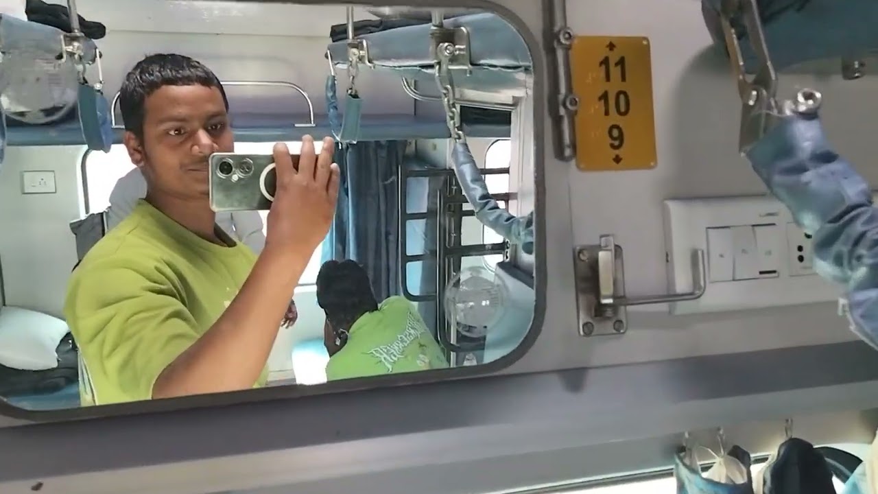 😯AC ka train aisa hi hota hai dekh Lo bhaiyon 🙏