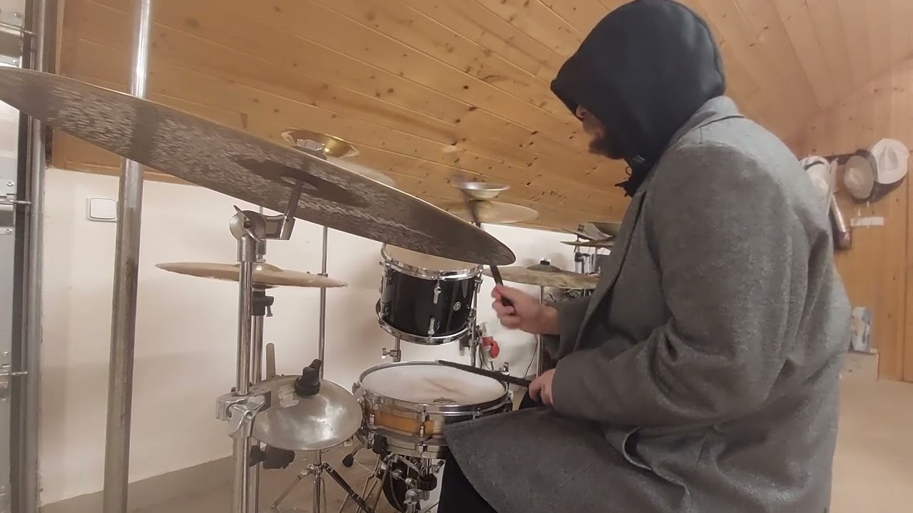 New cymbals- Paiste Formula Full crash 18, Zildjian K Dark china 17, Meinl rhythm bell 8,5. 