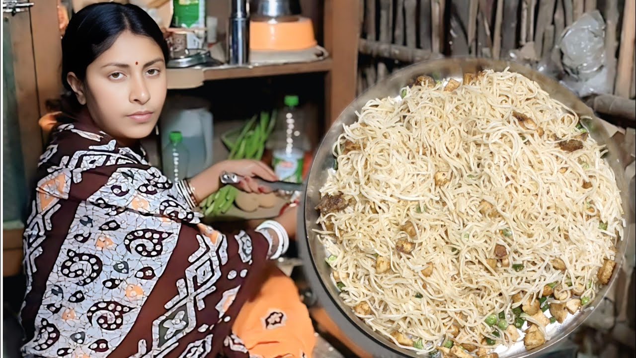 সন্ধ্যার টিফিনে বাড়িতে একবার এই ভাবে চিকেন চাউমিন বানিয়ে খেয়ে দেখুন। মূখে স্বাদ্ লেগে থাকবে।