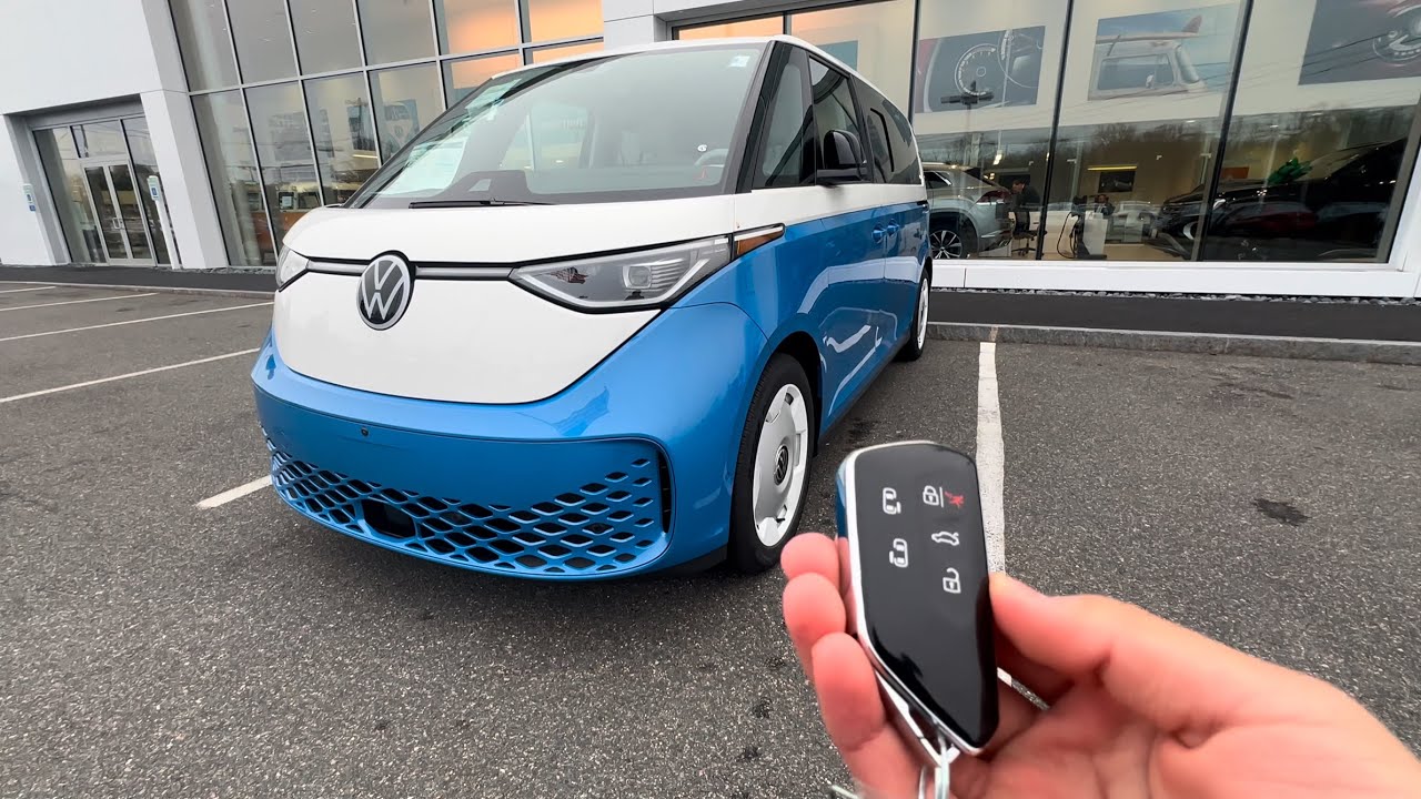 2025 Volkswagen ID.Buzz 1st Edition 4MOTION silent tour + short driving clip