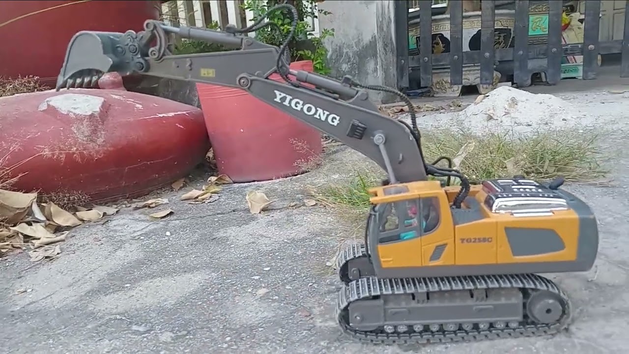Xe cuốc đất 