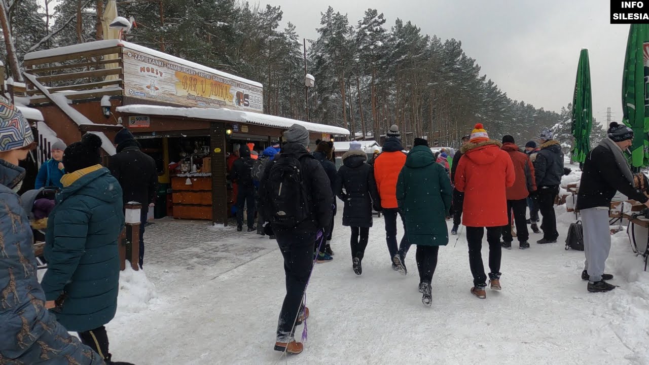 Tłum ludzi nad zalewem Chechło-Nakło 17.01.2021