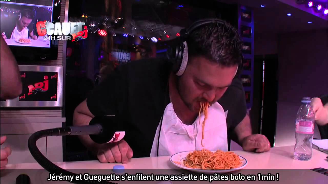 Jérémy et Gueguette s'enfilent une assiette de pâtes bolo en 1min ! - C'Cauet sur NRJ