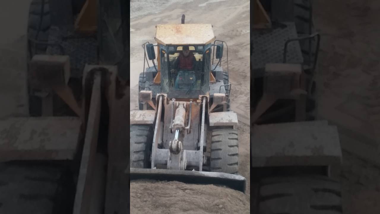 Komatsu 420 kamyon yükleme