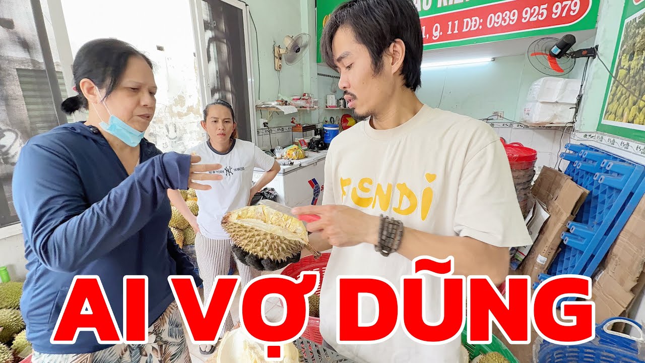 ÔNG bà chủ vựa HIẾU NGHĨA thay phiên khui sầu riêng CƠM BÉO ngậy CHO KHÁCH ai cũng nhanh hết 