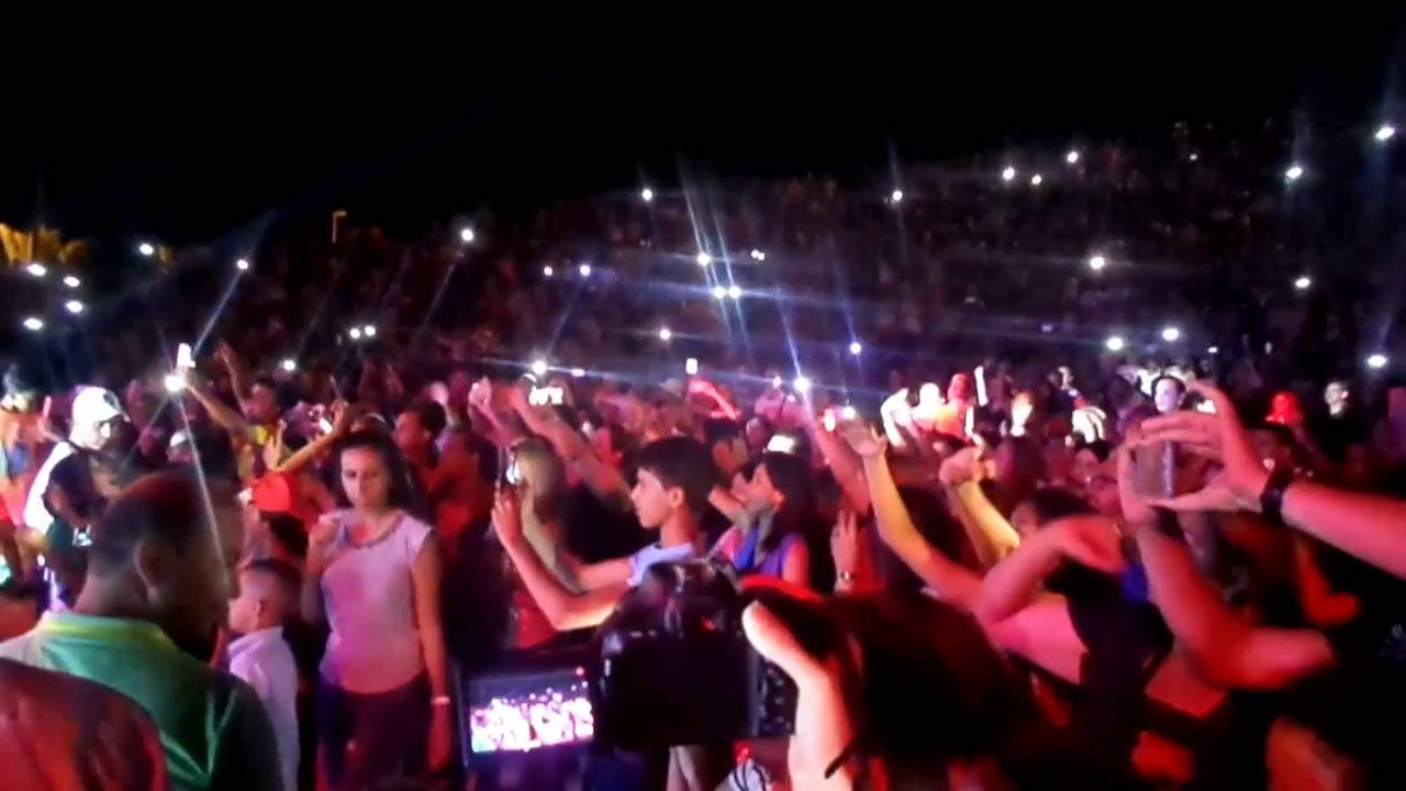 الفنان المغربي سعد المجرد  يلهب مسرح الهواء الطلق بحومة السوق جربة/نعيمة خليصة.