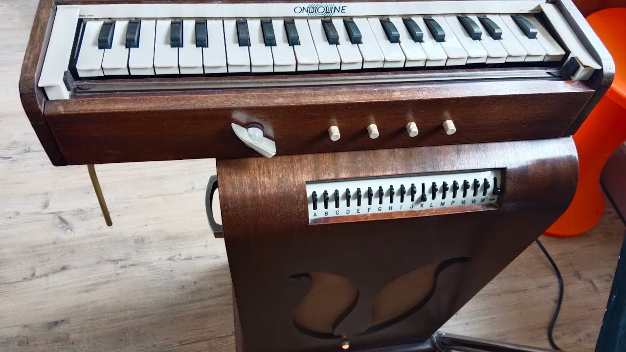 Ondioline improvisation + monotron + reverb ampli Evan 30
