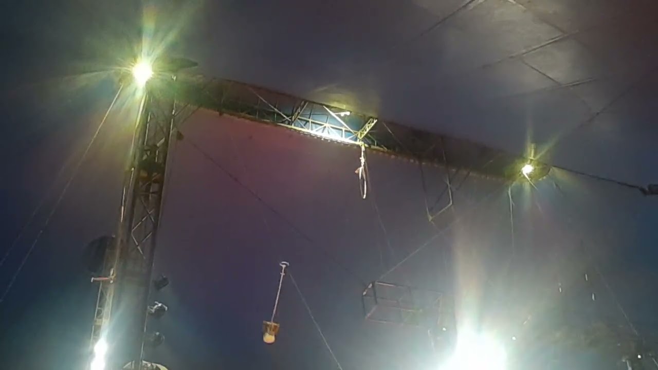 Trapecista y Equilibrista #circo #circus #turist #equilibrio #malabarismo #upo #alturas