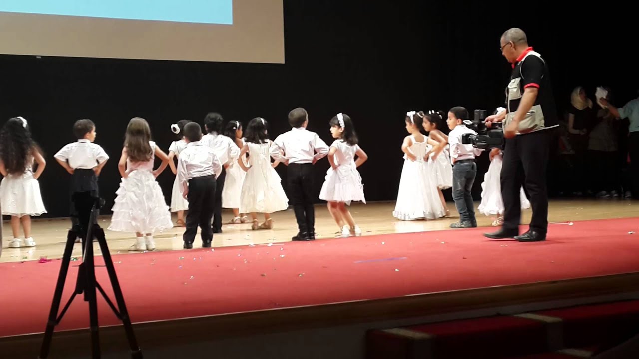 استعراض بابا حبيبي ( فراشات kg2) المدرسة المصرية للغات صلالة