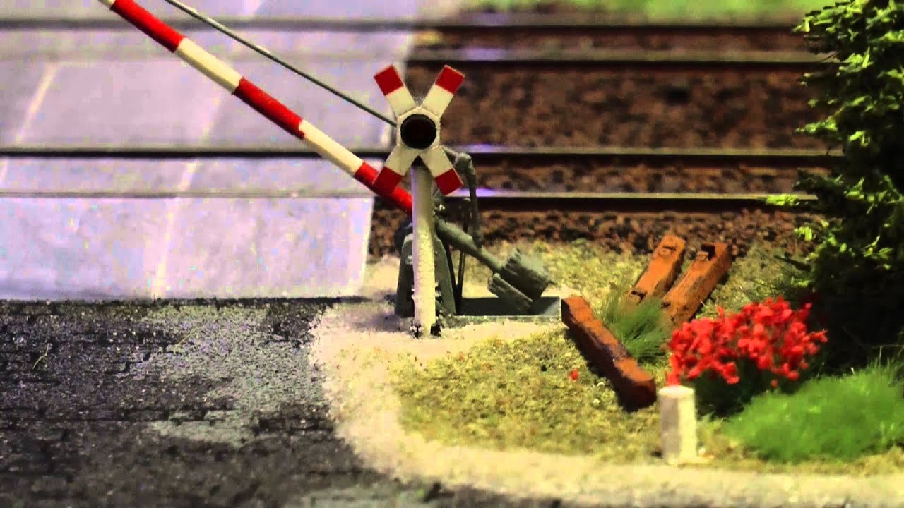 DR Schrankenanlage - Bahnschranke mit Nachwippen