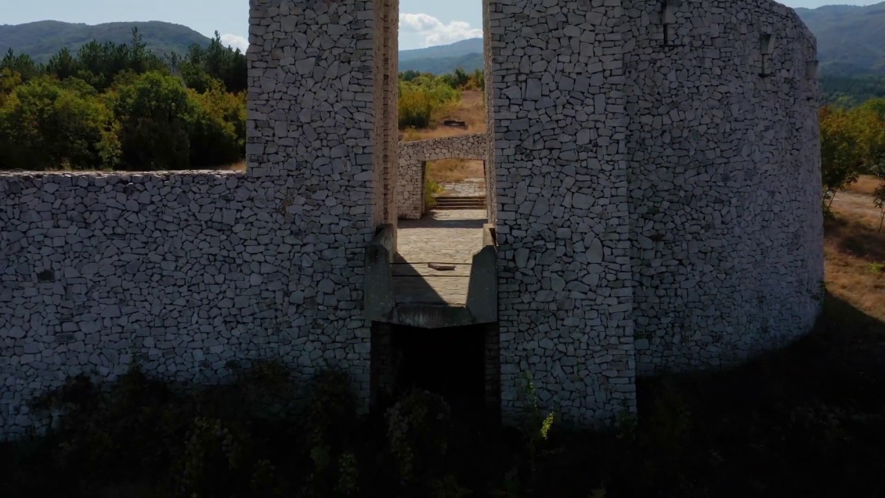 Perushtitsa and the monument 