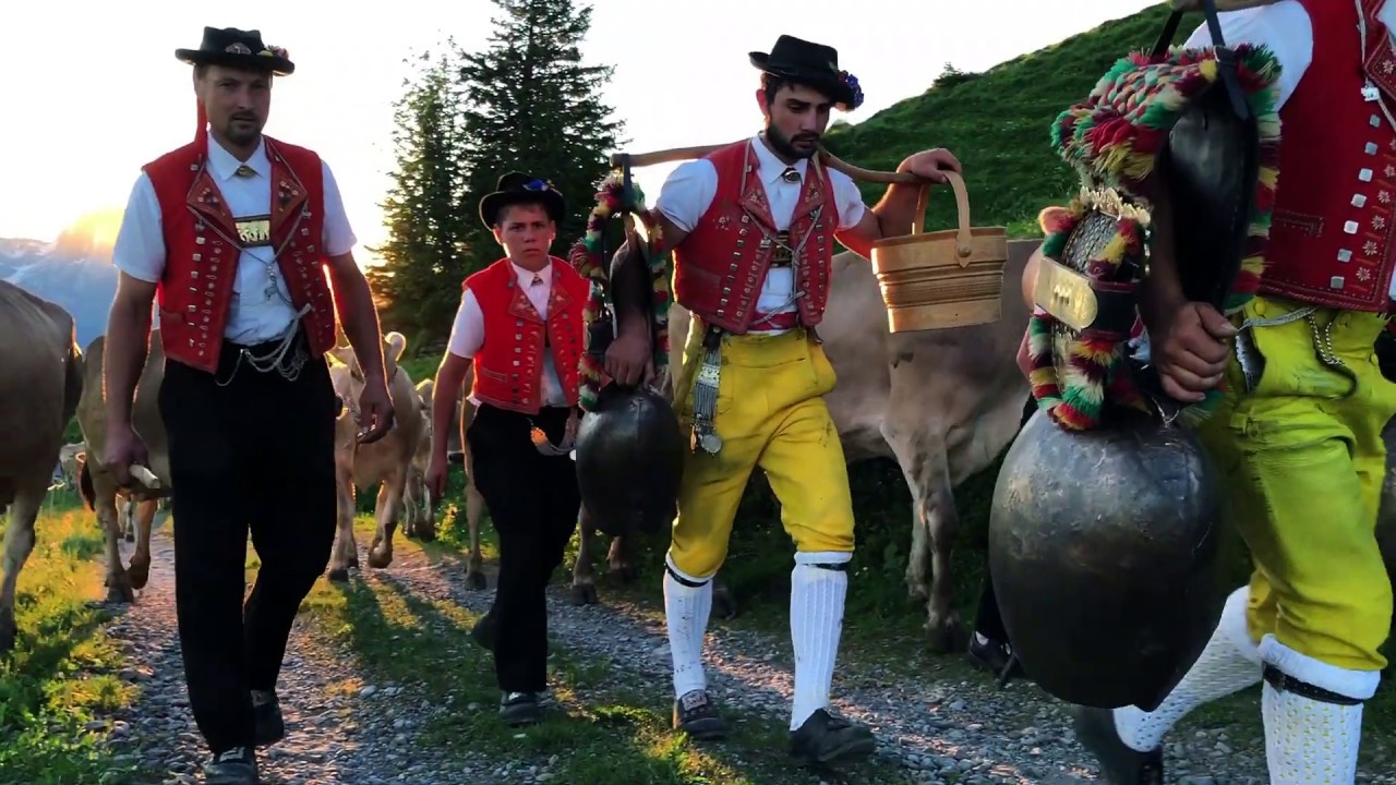 Öberefahre uf d'Alp Stumpen (Selun) Toggenburg ... begleitet vom Jodlerklub Männertreu Nesslau.