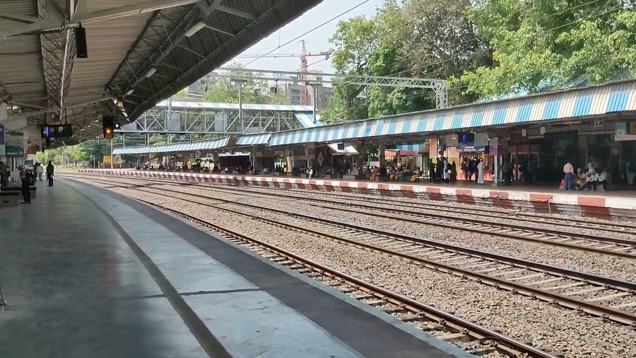 SHIVAJI NAGAR RAILWAY STATION PUNE | VLOG | DETAILS & INFORMATION | DECCAN EXPRESS | SASATRAVELSIN