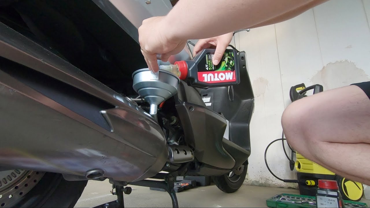 Kymco Downtown 300i - Troquei o óleo do motor em casa. Deu ruim?