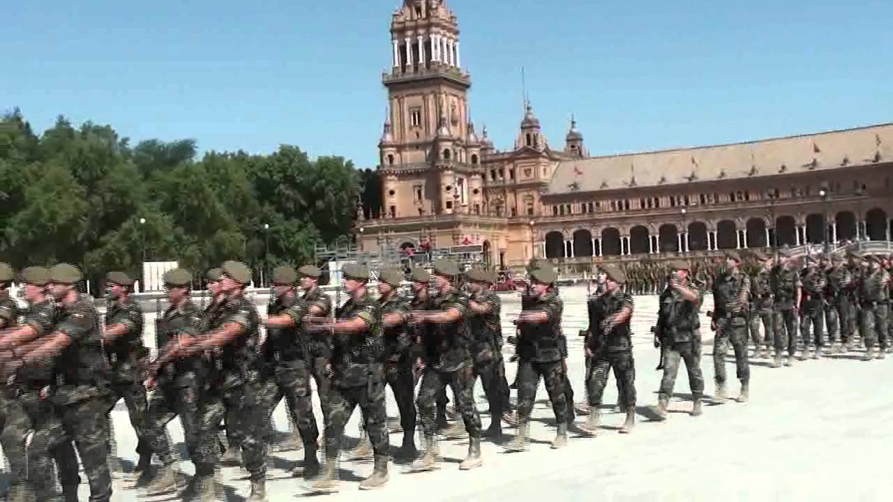 Ensayo de la Parada Militar en la Plaza de España de Sevilla.