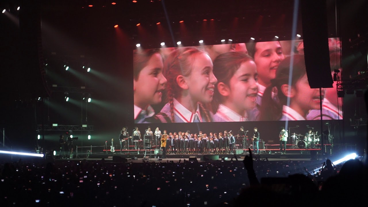 Calcutta - Oroscopo w/ Piccolo Coro dell'Antoniano (Live @ Bologna)