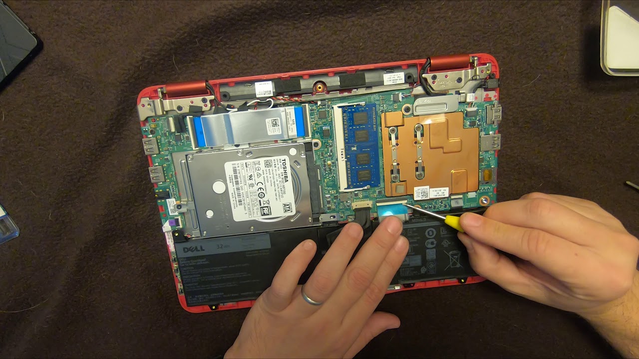 Установка жёсткого диска и памяти на Dell Inspiron 11 серии 3000 (3168). Также ремонт клавиатуры.