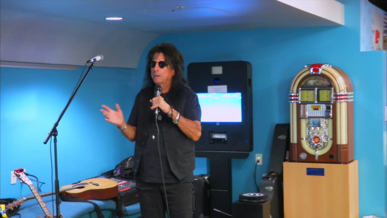 Alice Cooper Visits Phoenix Children's Hospital