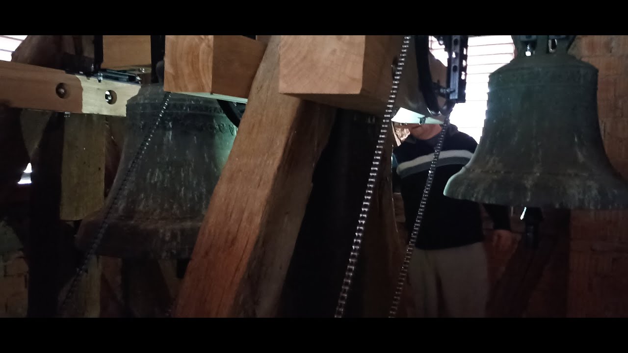 Wie funktionieren Kirchenglocken? Wir sind in einer Kirche und programmieren die Glocken.